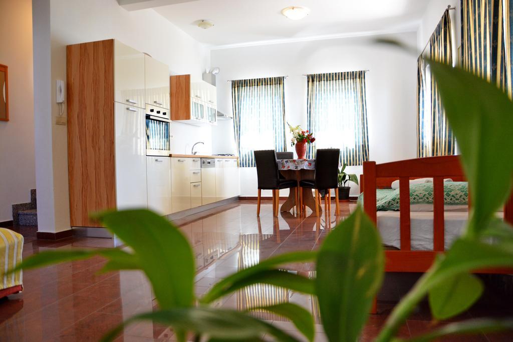 Apartments Buturi Солине Экстерьер фото