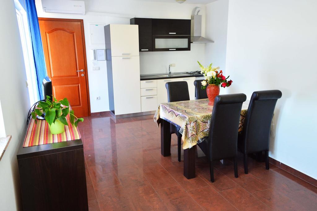 Apartments Buturi Солине Экстерьер фото