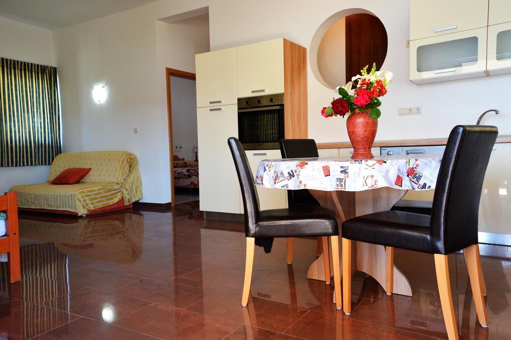 Apartments Buturi Солине Экстерьер фото